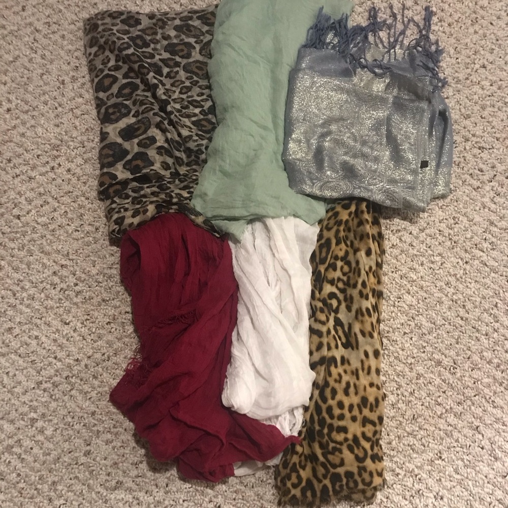 Scarf lot